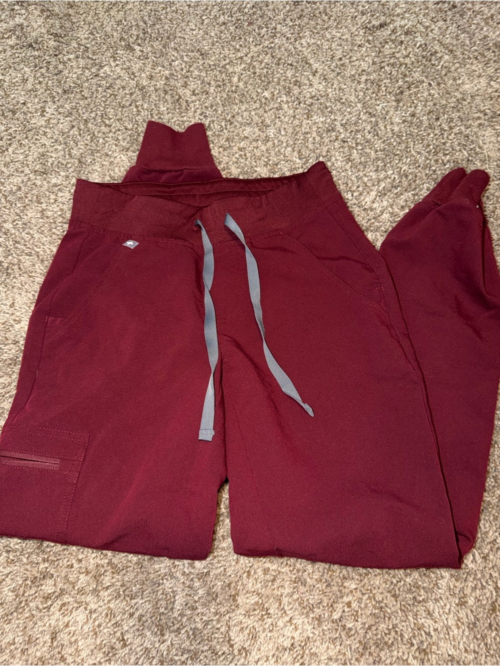 Figs women’s maroon Zamora jogger scrub pants xxs